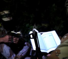 سرايا القدس تقضي رباطها في ليلة السادس من رمضان بالدعاء والصلاة ‫(30963097)‬ ‫‬