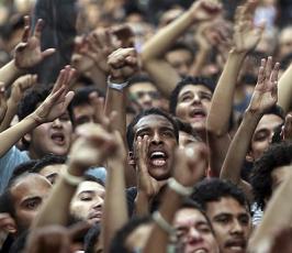 مظاهرات غاضبة أمام سفارة أمريكا بمصر احتجاجا على الاساءة للرسول