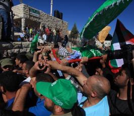 آلاف المواطنين يشيعون جثمان الشهيد الطفل عروة 14 عاماً في بلدة سلواد شرق رام الله