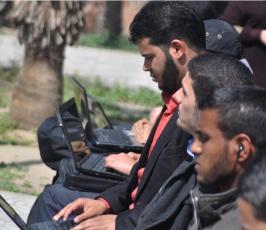 مجموعة شبابية تنظم فعالية بعنوان افتحوا المعبر تطالب مصر بفتح معبر رفح