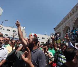 مسيرة في رام الله تنديداً بالمجازر ضد الاخوان المسلمين في مصر