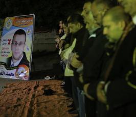 صلاة القيام فى العراء تضامن مع الصجفى محمد القيق  ‫(30007692)‬ ‫‬