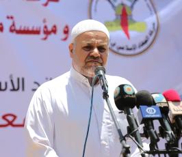 الجهاد الاسلامي تقيم صلاة الجمعة امام مقر الصليب الاحمر بغزة تضامنا مع الاسرى في سجون الاحتلال ‫(38076939)‬ ‫‬