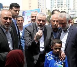 زيارة الدكتور محمد الهندى واسماعيل هنية الى خيمة اعتصام الاسرى ‫(38666763)‬ ‫‬