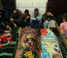 تشيع جثامين شهداء حريق النصيرات وسط حالة من الحزن (20).JPG