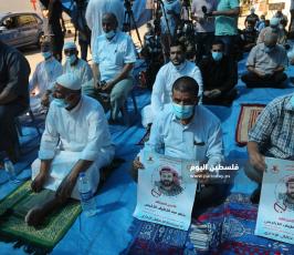 صلاة الجمعة امام الصليب (4).JPG