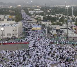  حجاج بيت الله الحرام لصعيد عرفات فجر اليوم ‫(38535690)‬ ‫‬ ‫‬.jpg