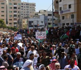 الاحتجاجات أمام مقر الأونروا رفضاً للتقليصات ‫(42664455)‬ ‫‬.JPG