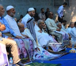 صلاة الجمعة أمام مقر الصليب  ‫(35652122)‬ ‫‬.JPG