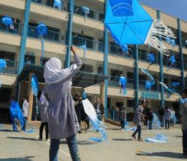 تحليق طائرات ورقية في مدارس الأونروا  ‫(1)‬ ‫‬.JPG