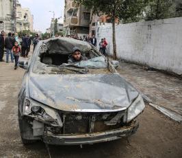 دمار في مؤسسات مدنيةمجاورة لفضائية الأقصى التي تعرضت للقصف الإسرائيلي (6).JPG