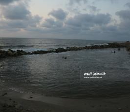 بحر غزة من حرارة الجو وانقطاع التيار الكهربائي (5).JPG