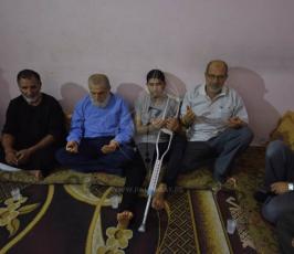 قيادة الجهاد تشارك عائلة المصاب ابو دقة طعام الافطار ‫(42533380)‬ ‫‬.jpeg