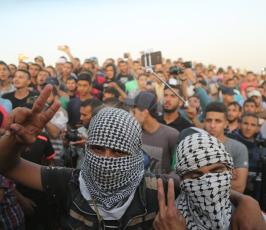 قادة الفصائل يشاركون المتظاهرين في مسيرة العودة ‫(41878046)‬ ‫‬.JPG