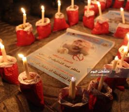 وقفة تضامنية مع الاسير ماهر الاخرس بغزة اضاءة الشموع (3).jpg