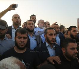 قادة الفصائل يشاركون المتظاهرين في مسيرة العودة ‫(41878043)‬ ‫‬.JPG