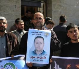 وقفة مع المحرر طارق عزالدين للمطالبة بعلاجه ‫(38994435)‬ ‫‬.JPG