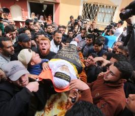جماهير غفيرة في حي الشجاعية تُشيَّع جثمان الشهيد المجاهد جهاد حرارة ‫(41878052)‬ ‫‬.JPG