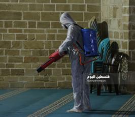 تعقيم المساجد كإجراء وقائي لطمأنة المصلين يوم الج (34).JPG