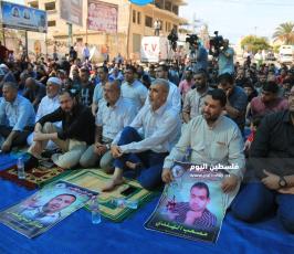 صلاة الجمعة امام الصليب ‫(35652102)‬ ‫‬.JPG
