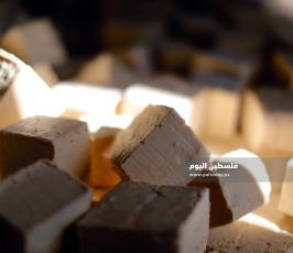  أم كمال بواطنة (72 عاما) تعمل في طبخ الصابون البلدي، منذ اربعين عاماً (5).jpg