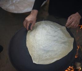 نساء فلسطينيات يُعددنَ خبز الصاج التراثي شرق خانيونس جنوب قطاع غزة ‫(42402311)‬ ‫‬.jpeg