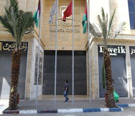  استمرار الاغلاق في الخليل مع الالتزام بكافة اجراءات السلامة االعامة (4).jpg