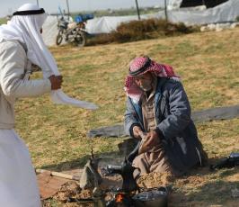 مزارعون _الصليب الاحمر ‫(1)‬.JPG