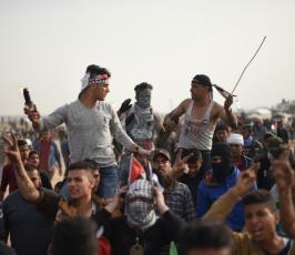 لحظة دخول موكب الكوشوك داخل مخيم العودة فى خزاعة (4).jpeg
