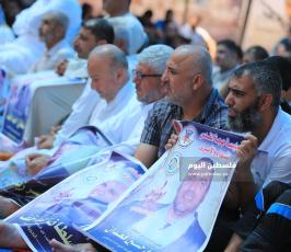 صلاة الجمعة أمام مقر الصليب  ‫(35652119)‬ ‫‬.JPG