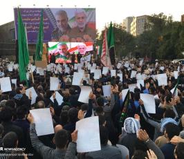 حشود غفيرة في الأهواز تشارك في تشييع جثماني الشهيدين سليماني والمهندس  (7).jpg