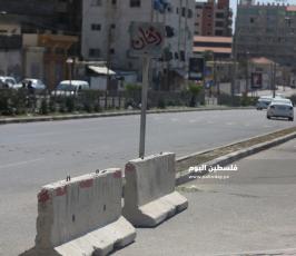 مكعبات اسمنتية بالقرب من رصيف كورنيش البحري (11).JPG