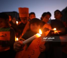 أطفال غزة يشعلون الشموع رفضا لصفقة القرن (12).JPG