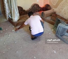 نجاة عائلة بأعجوبة من قصف الاحتلال منزلهم بخانيونس (2).jpg