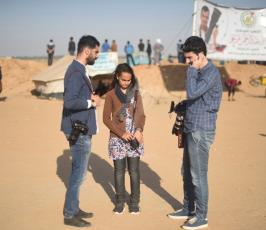 منة قديح 12 عام . اصغر مصورة تغطى الاحداث شرق خانيونس ‫(42402306)‬ ‫‬.jpeg