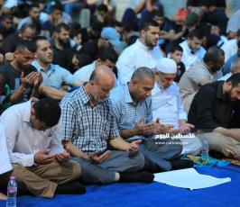 صلاة الجمعة امام الصليب ‫(35652116)‬ ‫‬.JPG