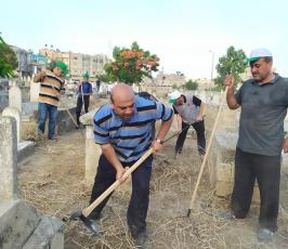 تنظيف مقبرة حي الشجاعية في شارع بغداد (10).jpg