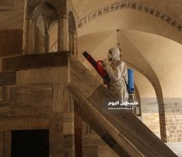 تعقيم المساجد كإجراء وقائي لطمأنة المصلين يوم الج (26).JPG