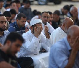 الجهاد الإسلامي تؤدي صلاة العيد في العراء ‫(43385354)‬ ‫‬.JPG