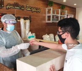 لجنة الطوارئ بخانيونس تسمح للعيادات الخاصة والمطاعم الشعبية بالعمل (16).jpeg