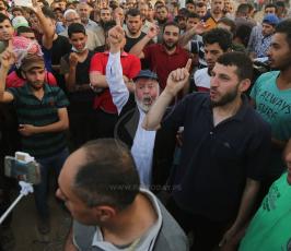 قادة الفصائل يشاركون المتظاهرين في مسيرة العودة ‫(41878050)‬ ‫‬.JPG