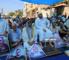 صلاة الجمعة أمام مقر الصليب  ‫(1)‬.JPG