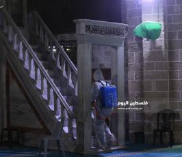 تعقيم المساجد كإجراء وقائي لطمأنة المصلين يوم الج (28).JPG