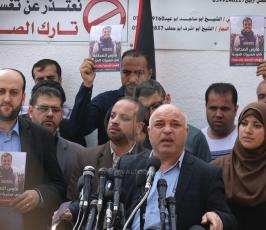 صحفيون يحتجون على استهداف زملائهم أمام ثلاجة الموتى بمجمع الشفاء ‫(42271241)‬ ‫‬.JPG