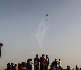  طائرات ورقية مذيلة بزجاجات حارقة شرق غزة ‫(43844105)‬ ‫‬.jpg