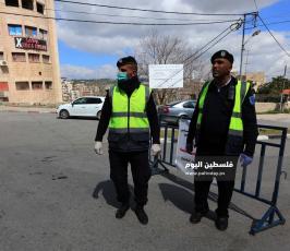 حواجز للامن الفلسطيني تفصل بين القرى والمخيمات وبين المدن في محافظة بيت لحم لمنع انتشار فيروس كورونا. (9).jpg
