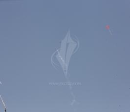طائرة إسرائيلية تحاول ايقاف الطائرات الورقية الحارقة  ‫(43713027)‬ ‫‬.JPG