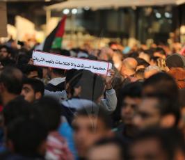  مسيرات احتجاجاً على تردي أوضاع القطاع ‫(42992139)‬ ‫‬.JPG