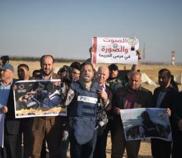 وقفة الصحفيين غزة تنديدا باستشهاد الزميل ياسر مرتجى  بيد قناصة الإحتلال (4).jpeg