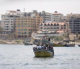 انطلاق قوافل الحرية وكسر الحصار من ميناء غزة ‫(42598932)‬ ‫‬.JPG